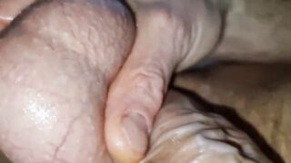 Дрочка члена крупным планом