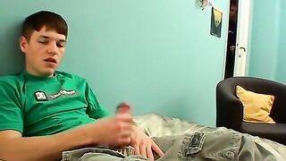 Зашел к другу-онанисту в комнату и поебался с ним