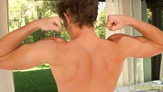 Молодой человек готов сниматься в откровенном соло