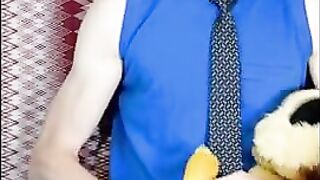 Пацан ебет игрушки